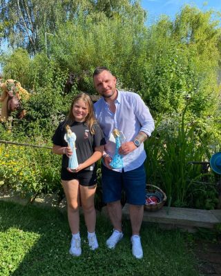 Nejkrásnější je, když u nás tvoří celá rodina 😍 Tihle kouzelní andělíčci už bydlí v Dobříši, ale spousta výrobků ještě...