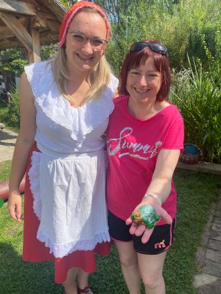 Tvoření u nás nemusí být nutně jenom záležitost pro děti - tahle želvička dneska poputovala do Týna nad Vltavou 🐢💚