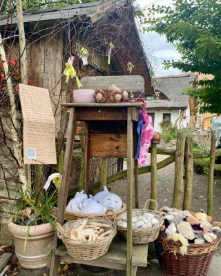 Kovárna je momentálně zavřená a pohádkové bytosti připravují vánoční výzdobu, abychom vás mohli už 15. listopadu u nás...