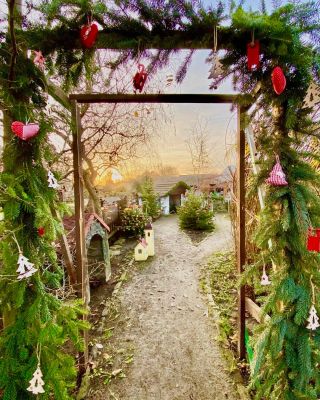 Přijďte oslavit svátek 17. listopadu k nám, jsme tu pro vás od 11 do 17 hodin ✌️❤️